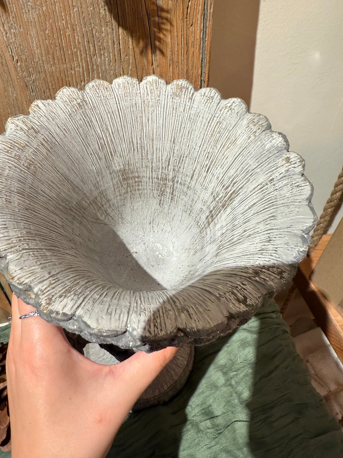 Vaso in resina con cervi