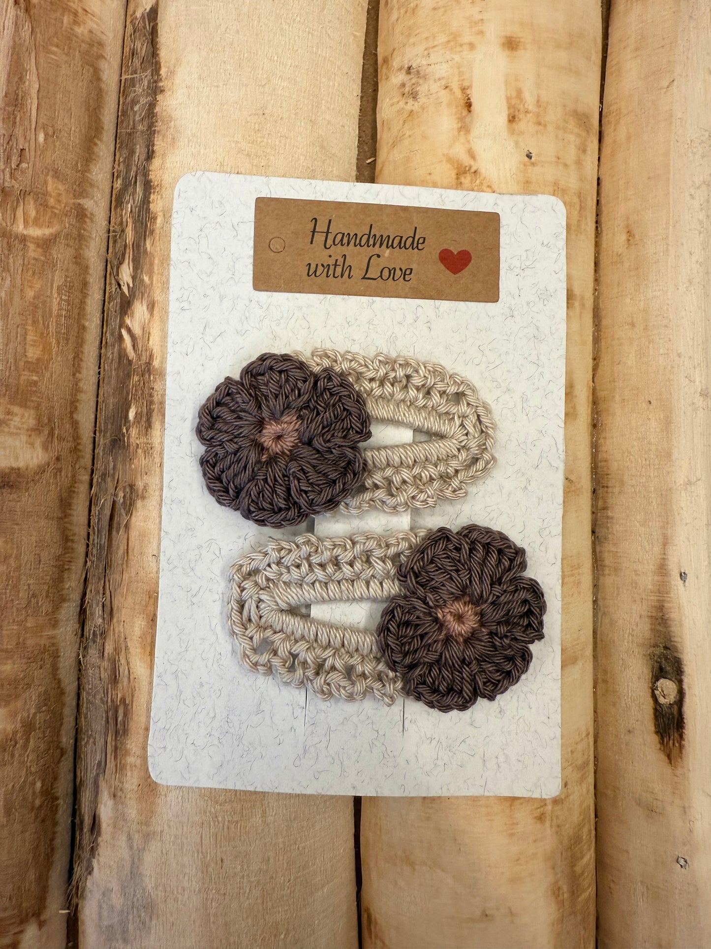 Set di 2 mollette in crochet con fiore - Più colori