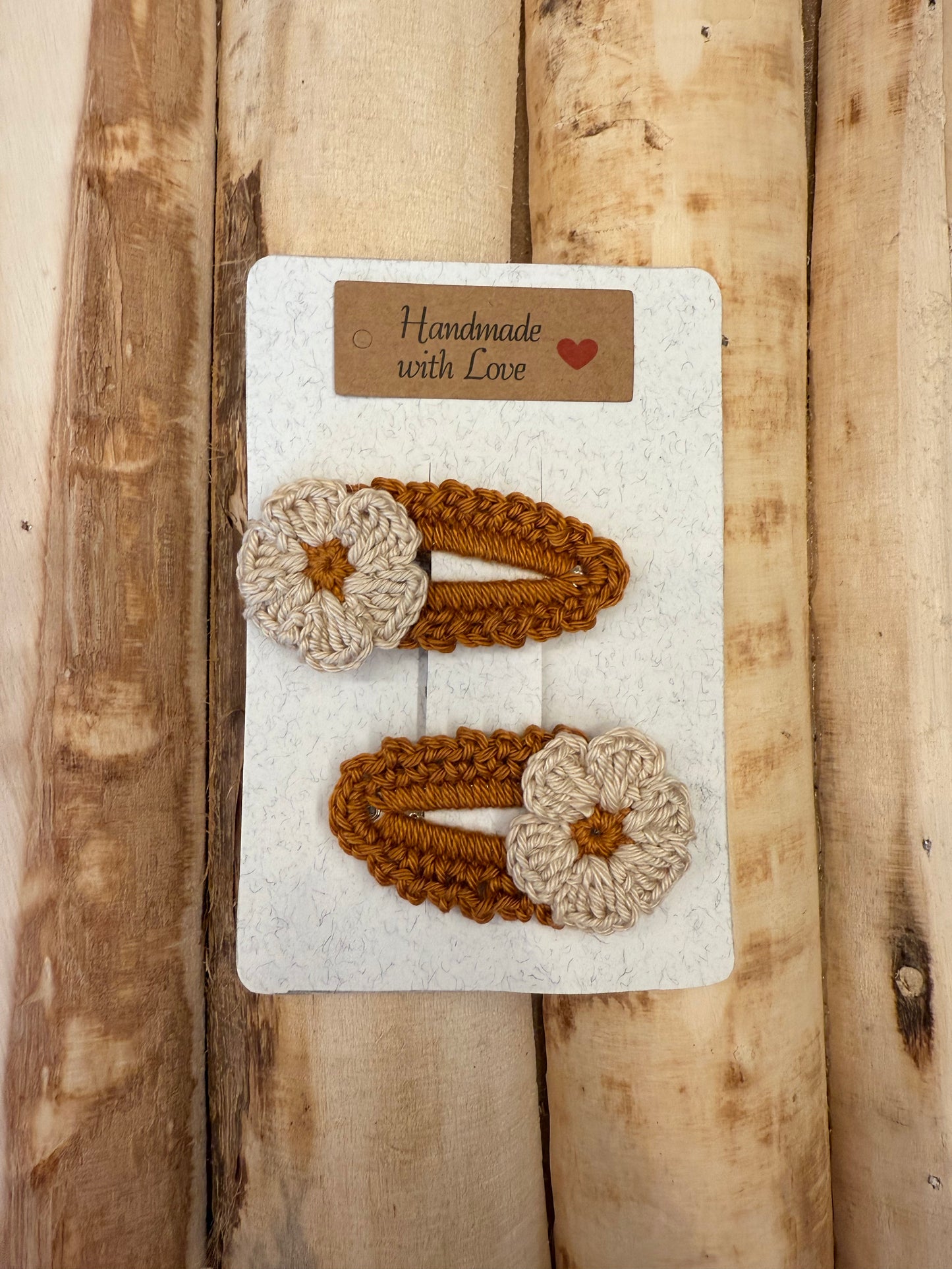 Set di 2 mollette in crochet con fiore - Più colori