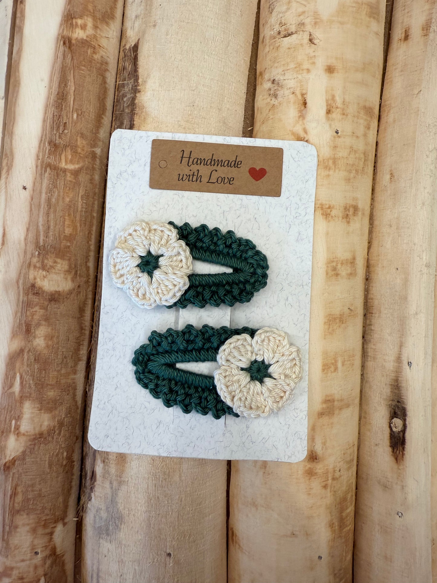 Set di 2 mollette in crochet con fiore - Più colori