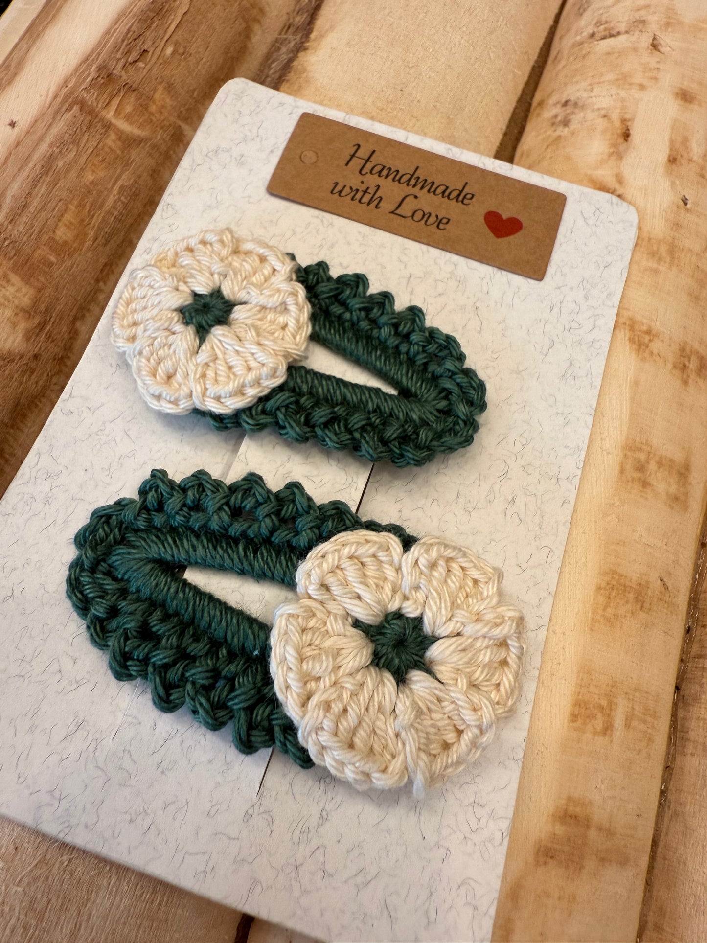 Set di 2 mollette in crochet con fiore - Più colori