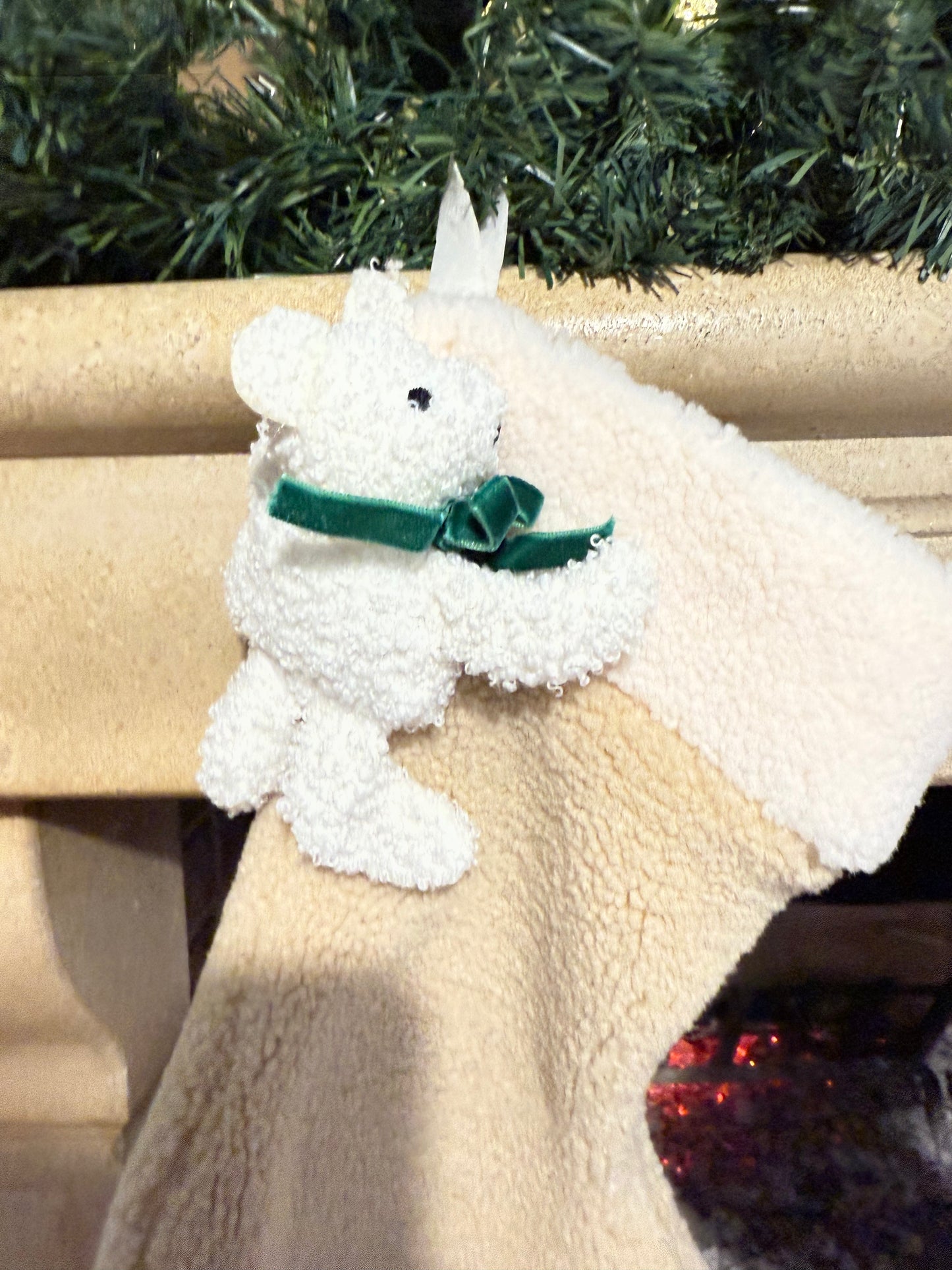 Calza natalizia beige con orsetto effetto teddy