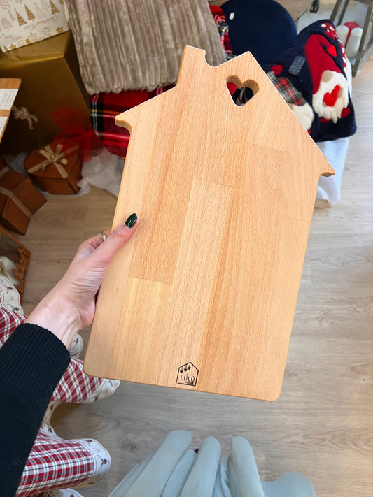 Tagliere a forma di casetta con cuore in legno di faggio