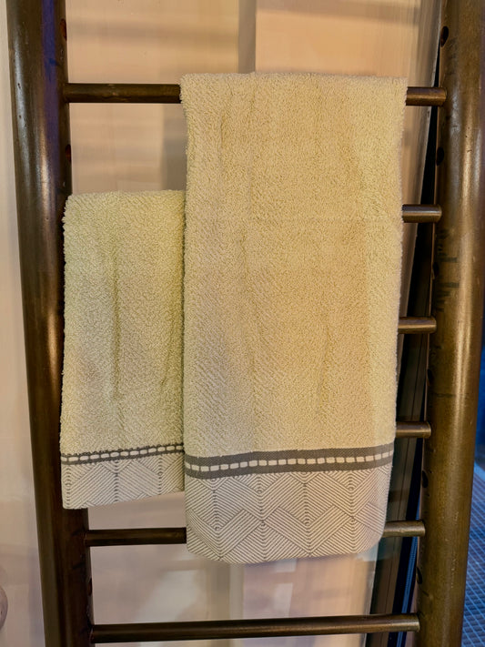 Coppia di asciugamani - Elegance con bordo verde