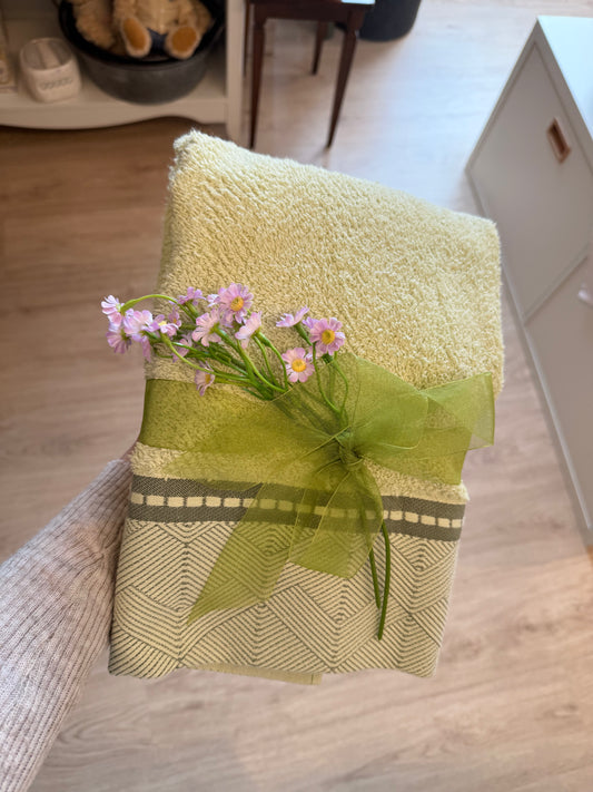 Coppia di asciugamani - Elegance con bordo verde