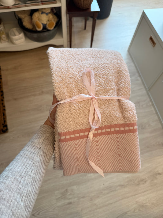 Coppia di asciugamani - Elegance con bordo rosa
