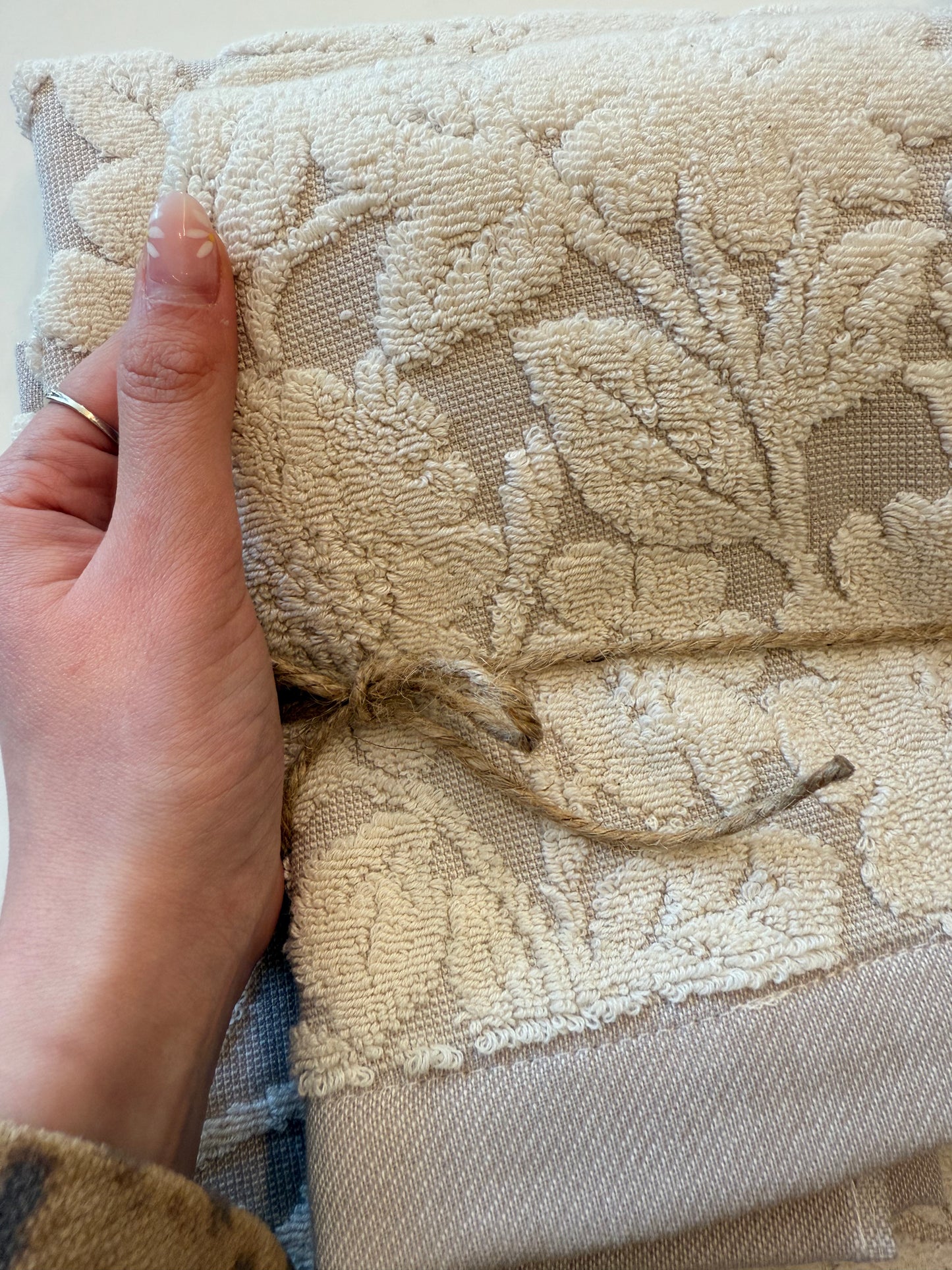 Coppia di asciugamani - Jacquard con fiori tortora e bianco
