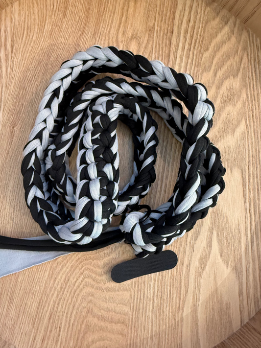 Porta cellulare da collo grigio e nero