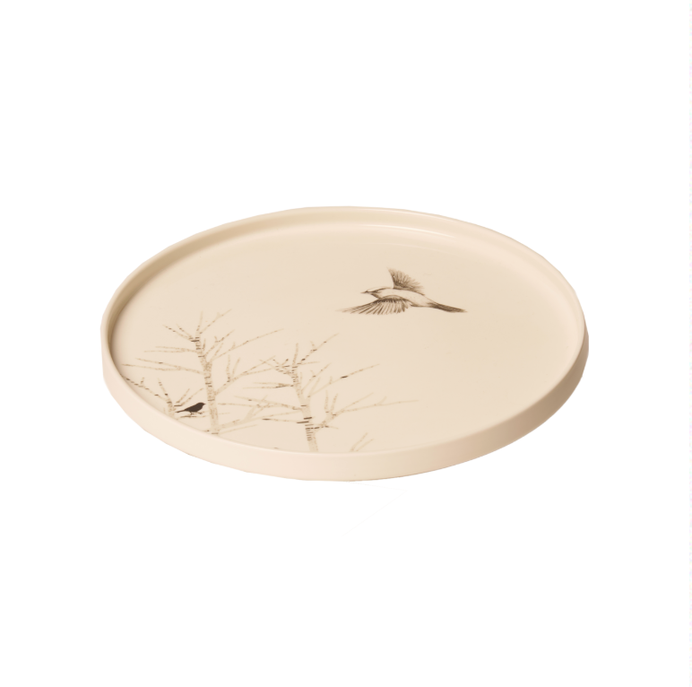 Piatto rotondo con alberi e uccellino