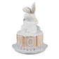 Statua decorativa con torta e coniglietto