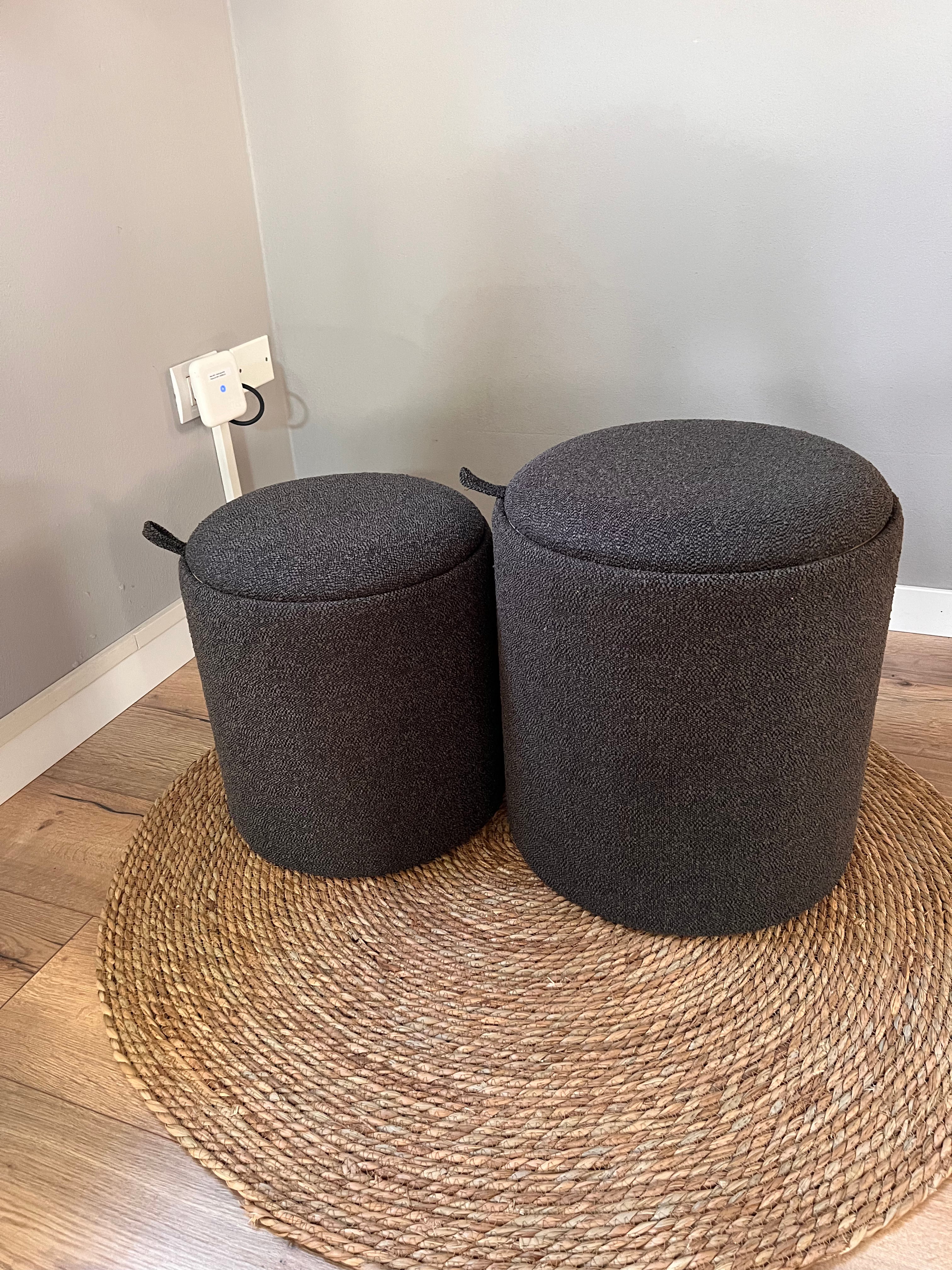 Duo - Set di due Pouf contenitori in tessuto con vassoio in legno – Lulu  Home